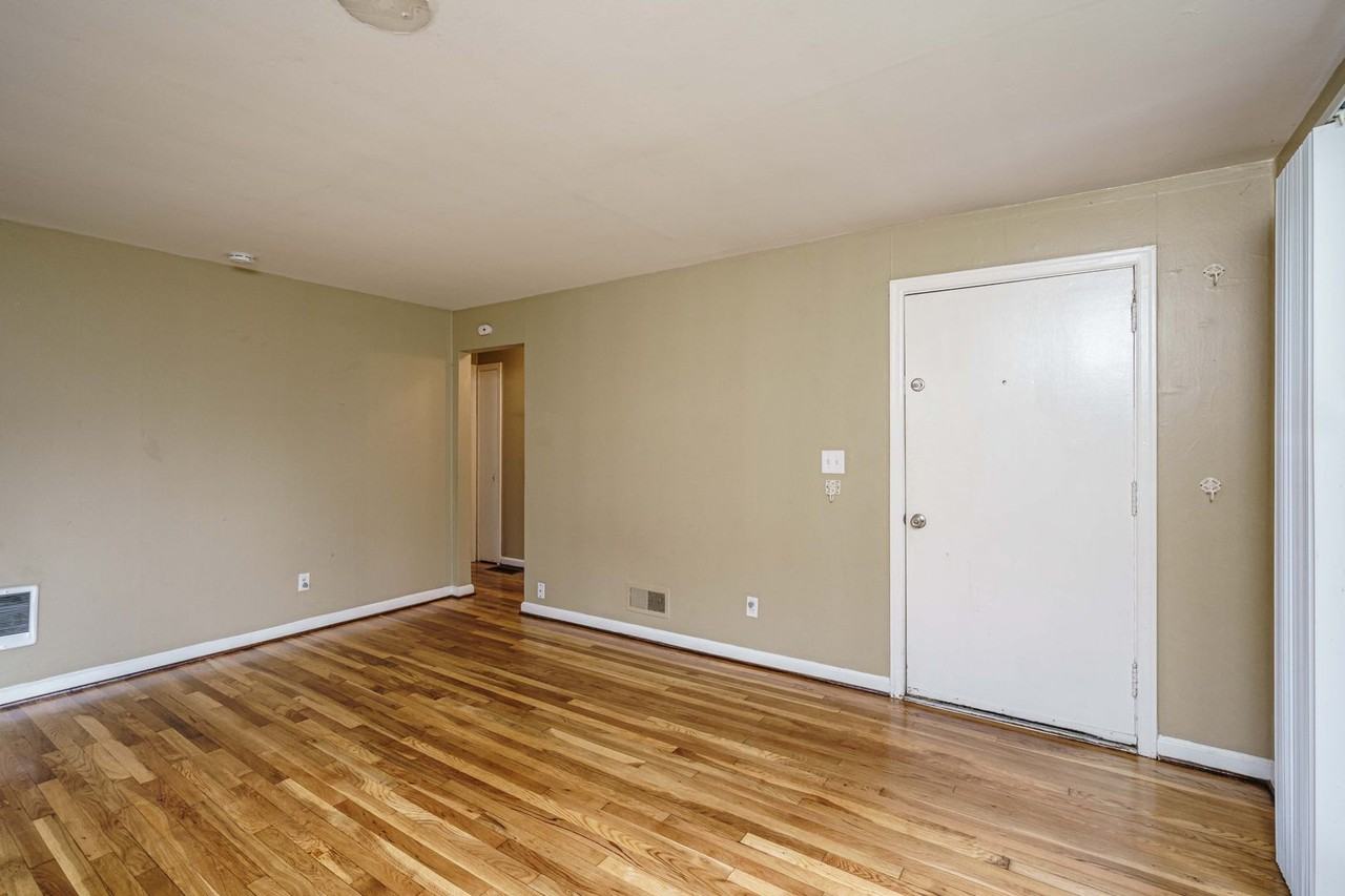 E 17th St - Photo 5 of 24