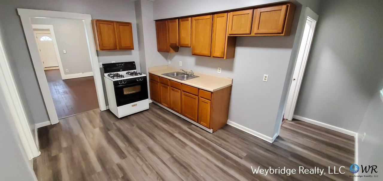 1646 Rosemont Ave - Photo 2 of 10