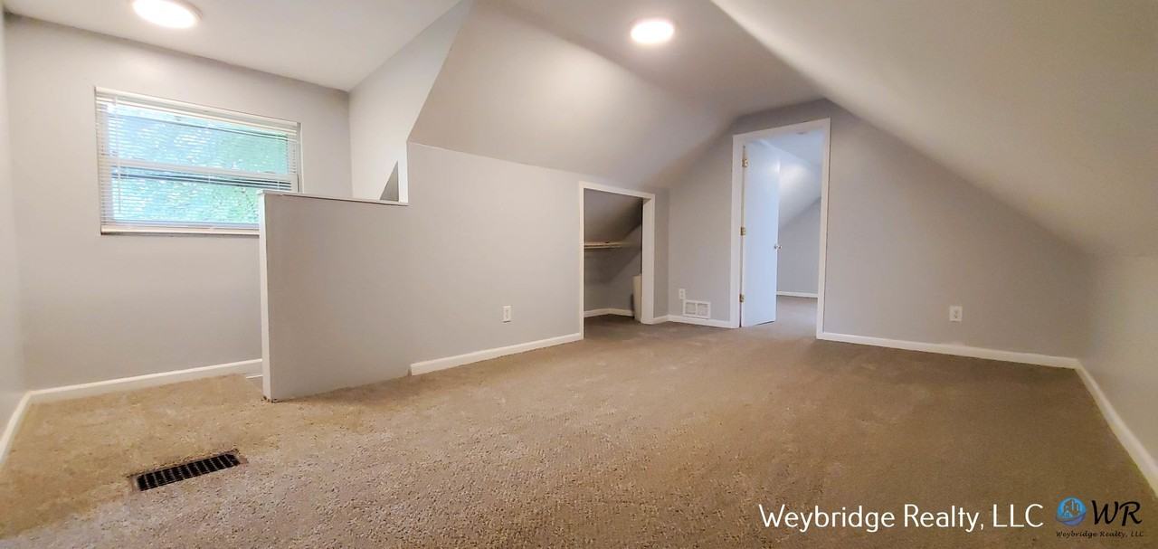 1646 Rosemont Ave - Photo 6 of 10