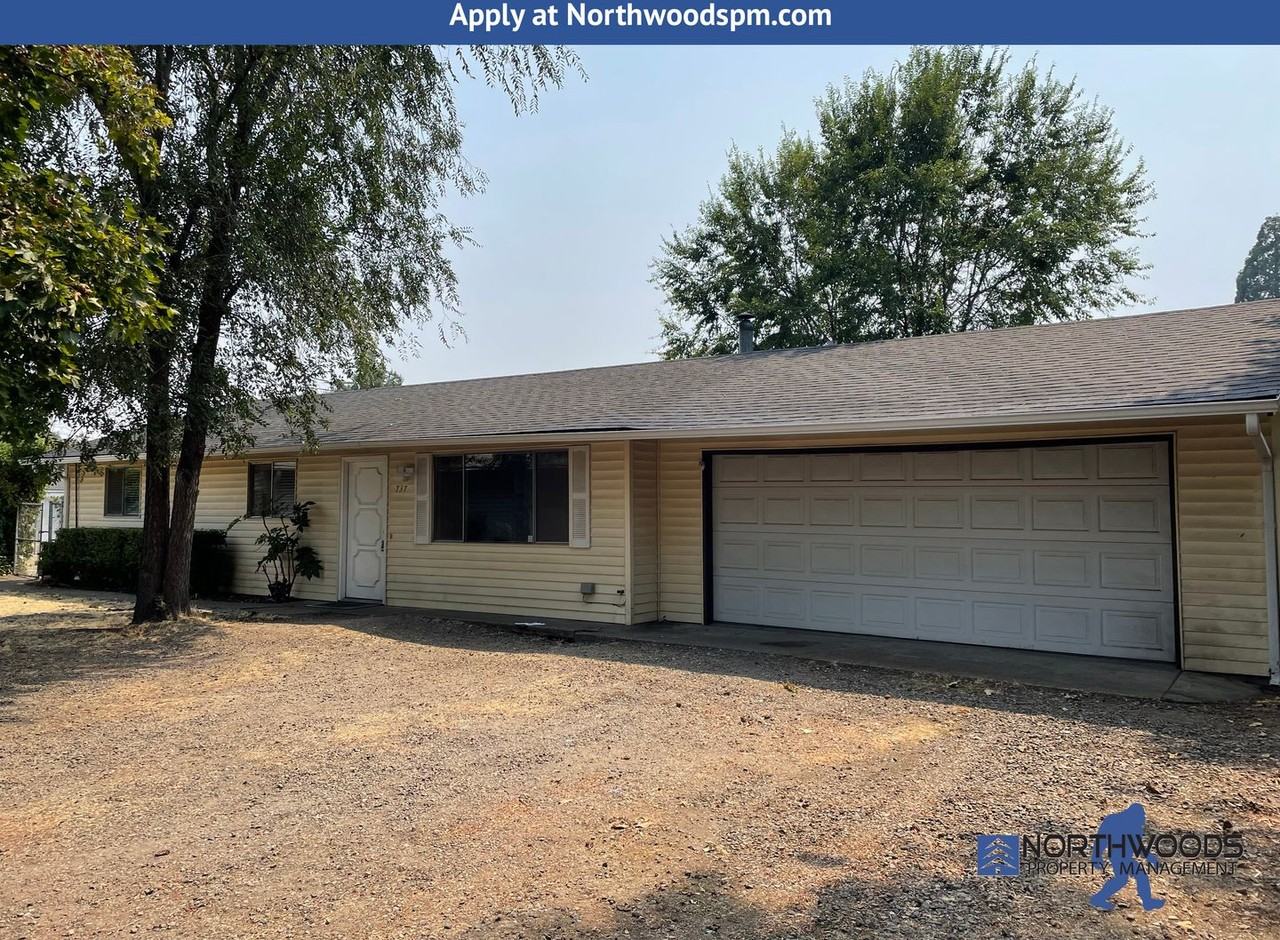 737 Kenyon St - Photo 2 of 21