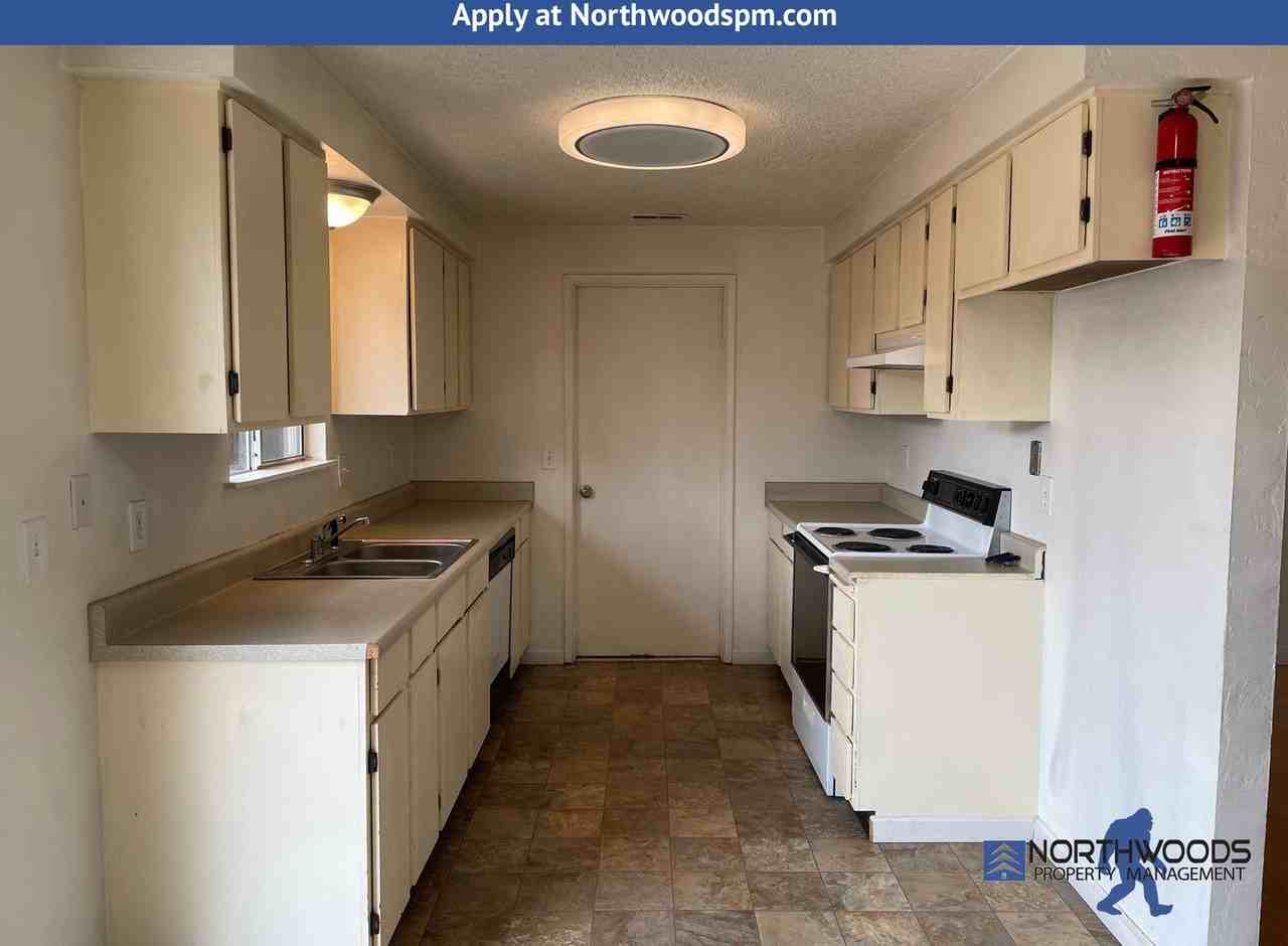 737 Kenyon St - Photo 6 of 21