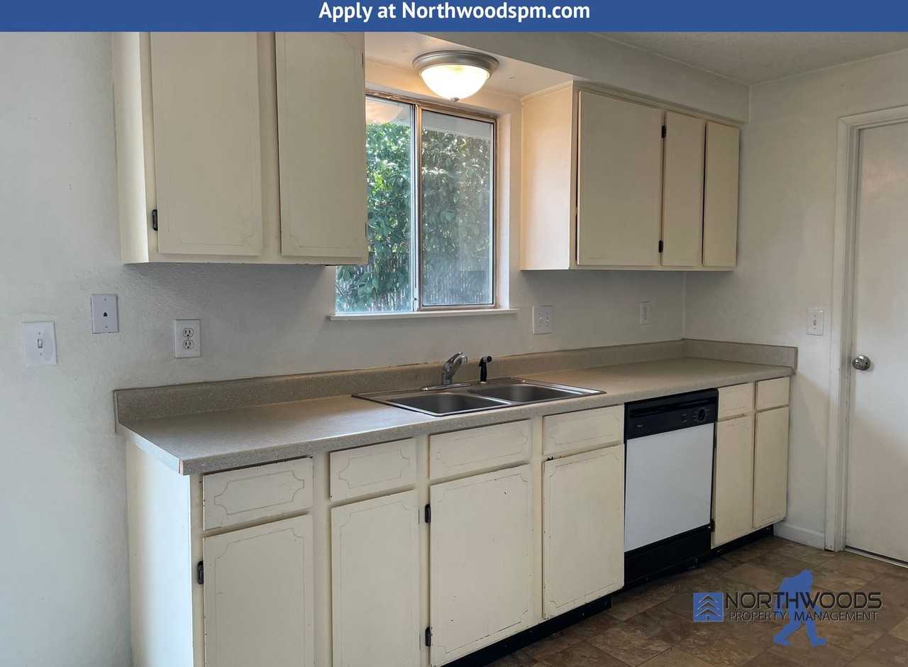 737 Kenyon St - Photo 7 of 21
