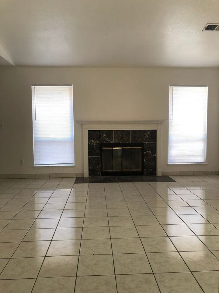 2111 Joynichole Dr - Photo 4 of 23