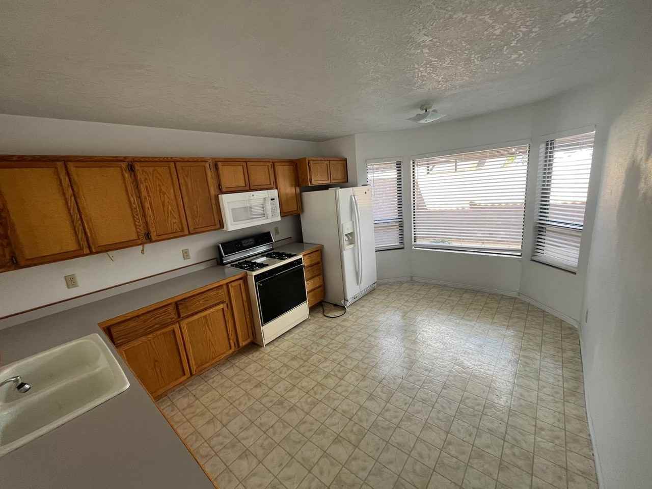 341 Dl Sargent Dr - Photo 6 of 11