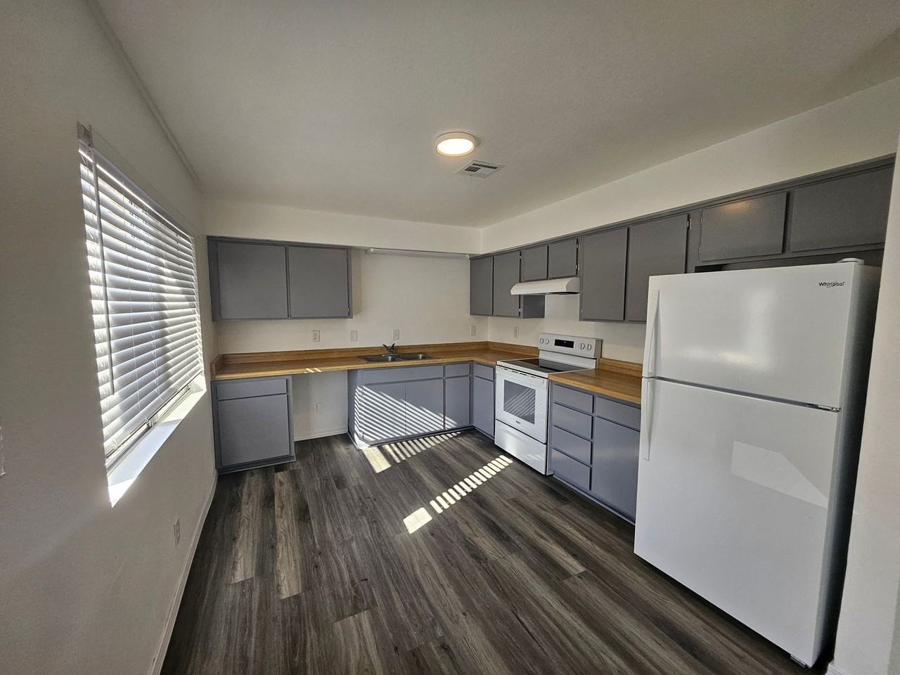 2187 Riviera Blvd - Photo 2 of 7