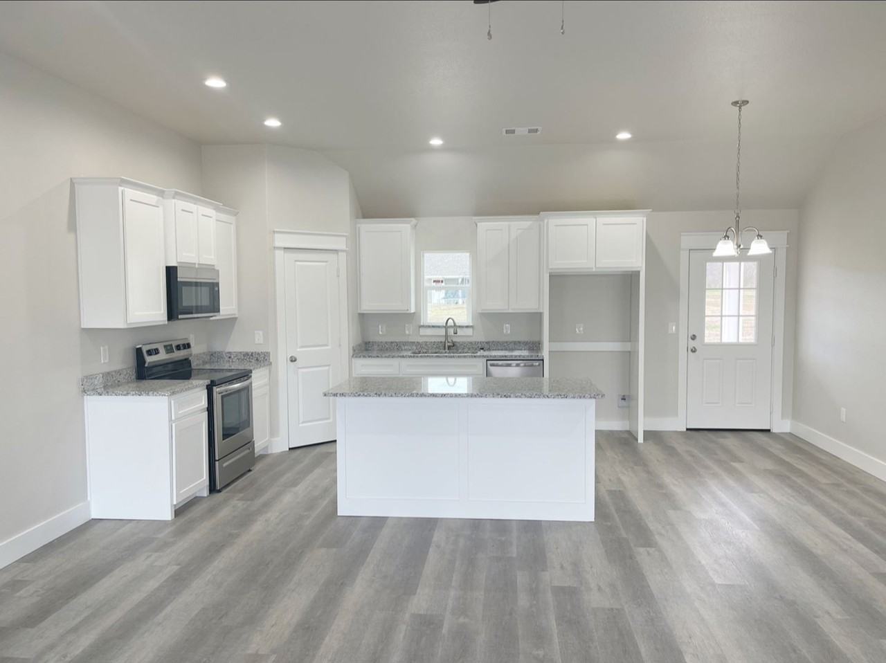 135 Brodys Way - Photo 2 of 13