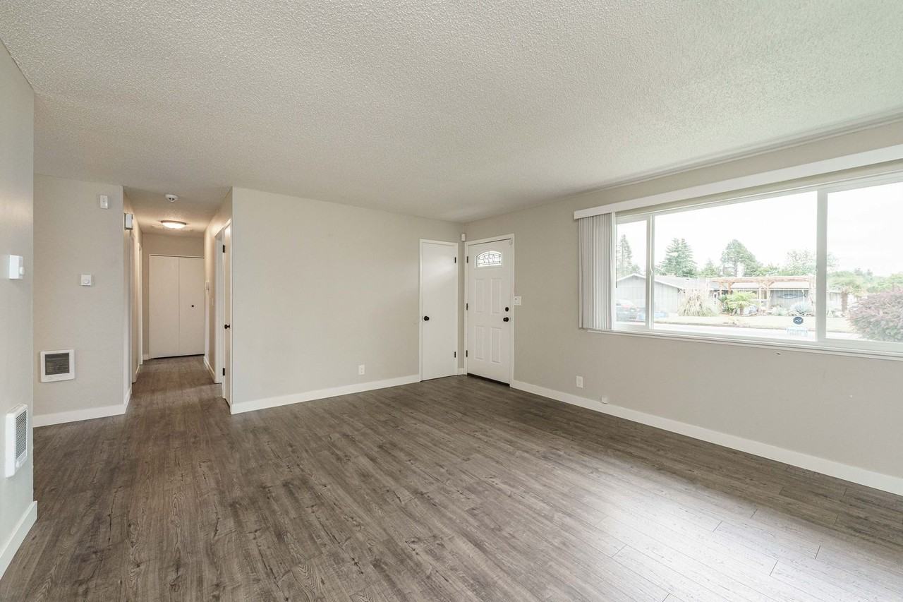 104 Ne 121st Ave - Photo 7 of 35