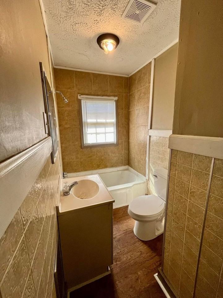 203 S Washington St - Photo 5 of 10