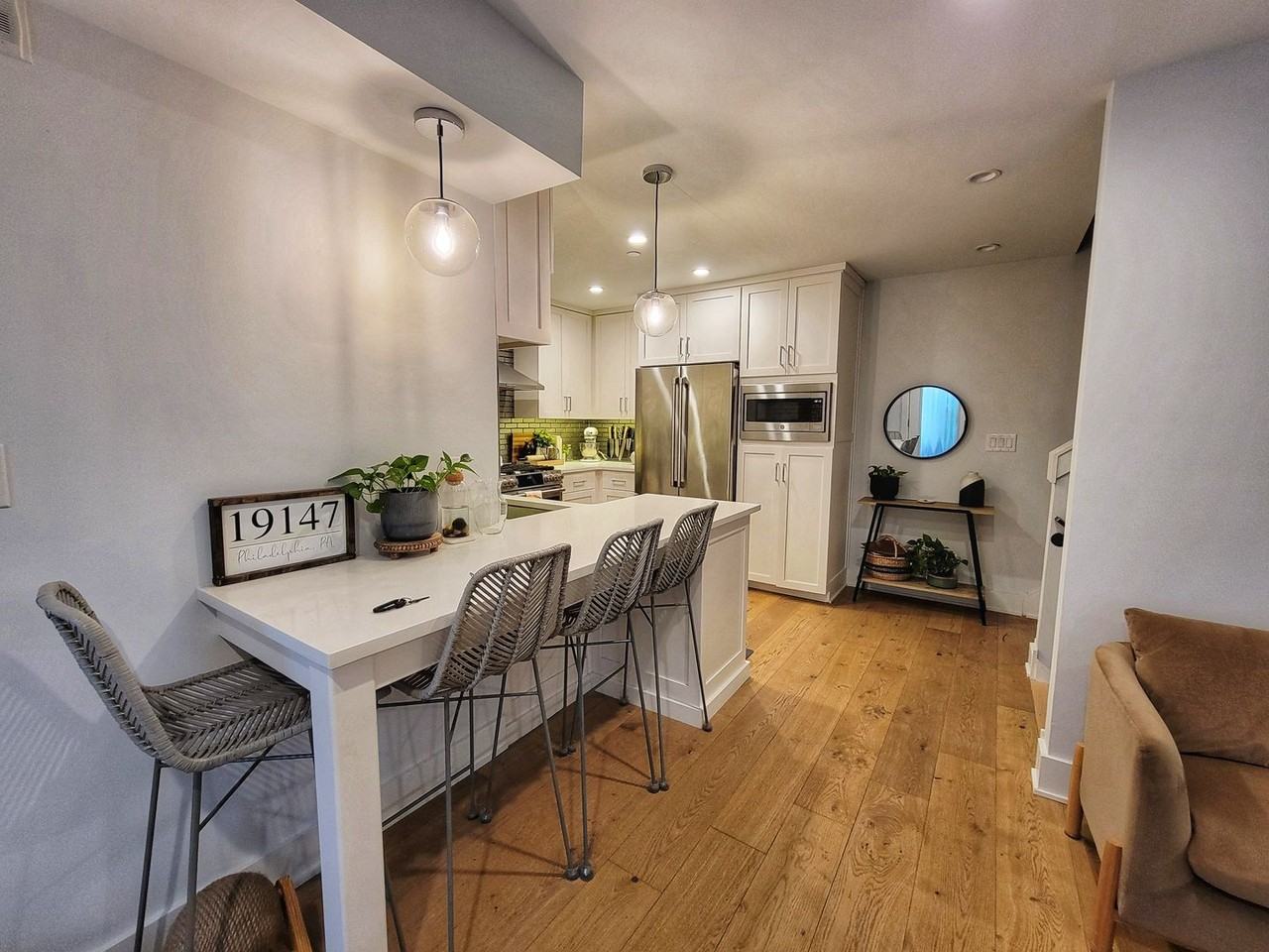 212 Bainbridge St - Photo 5 of 14