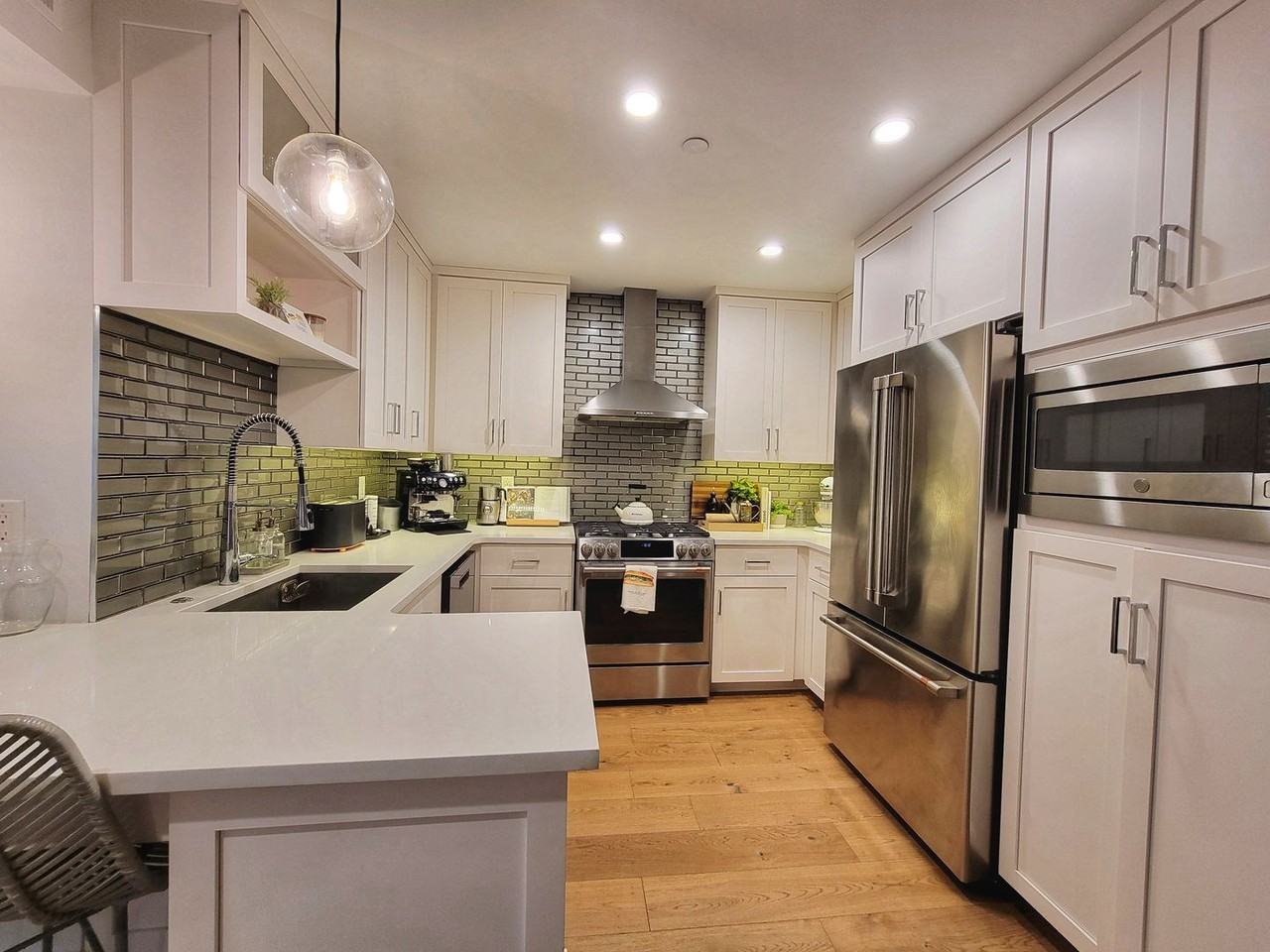 212 Bainbridge St - Photo 6 of 14