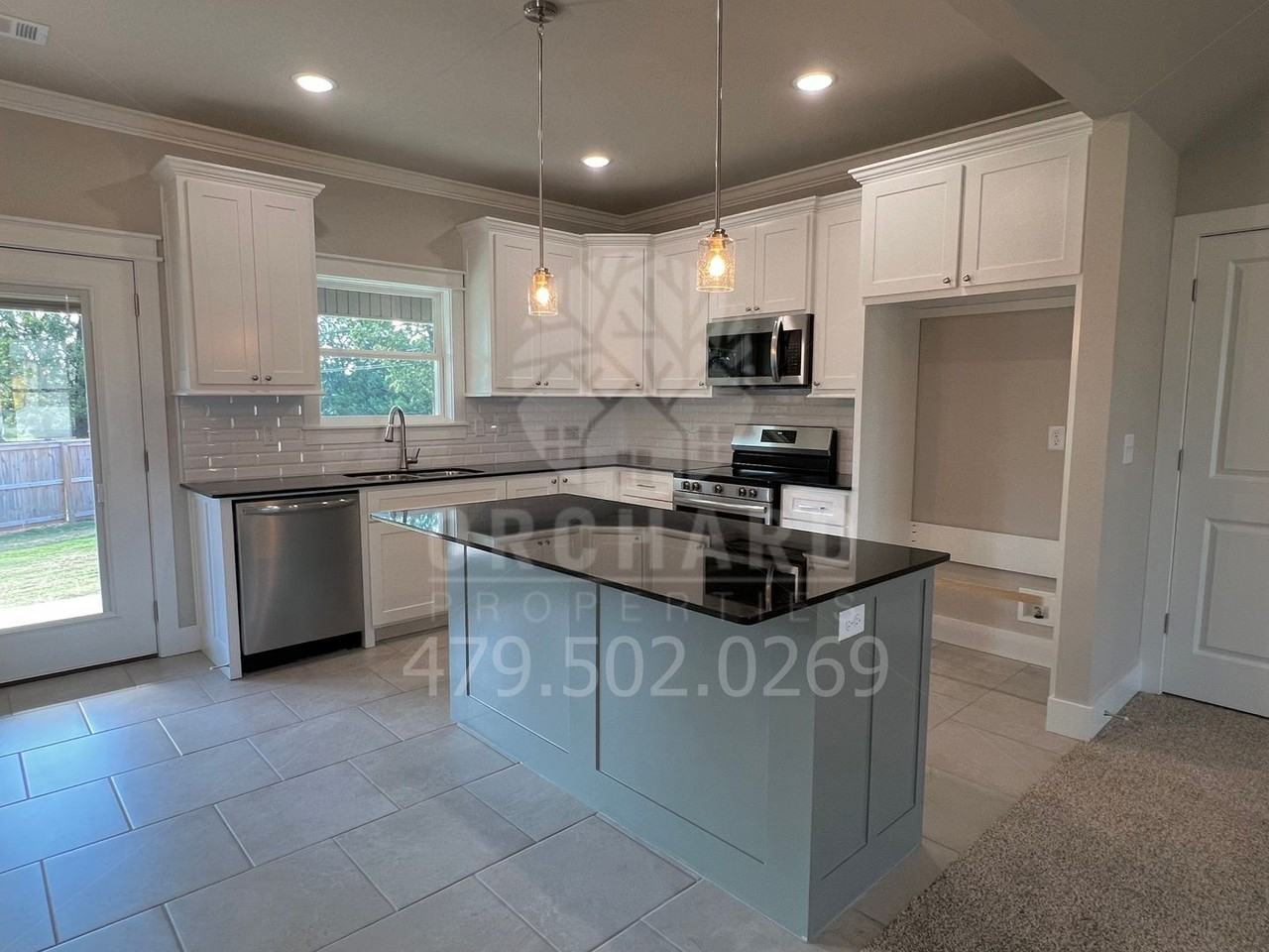 1052 Silver Birch St - Photo 4 of 14