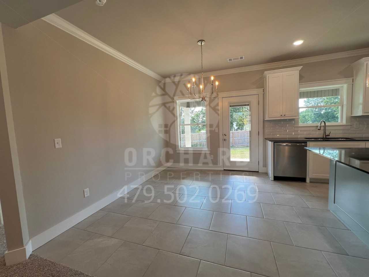1052 Silver Birch St - Photo 5 of 14