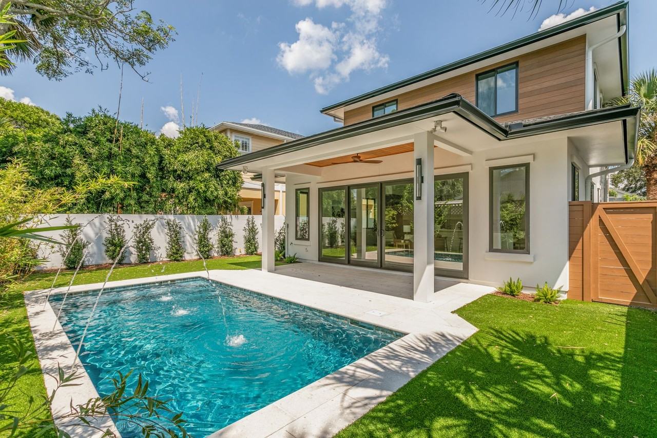 207 Lora St - Photo 3 of 50