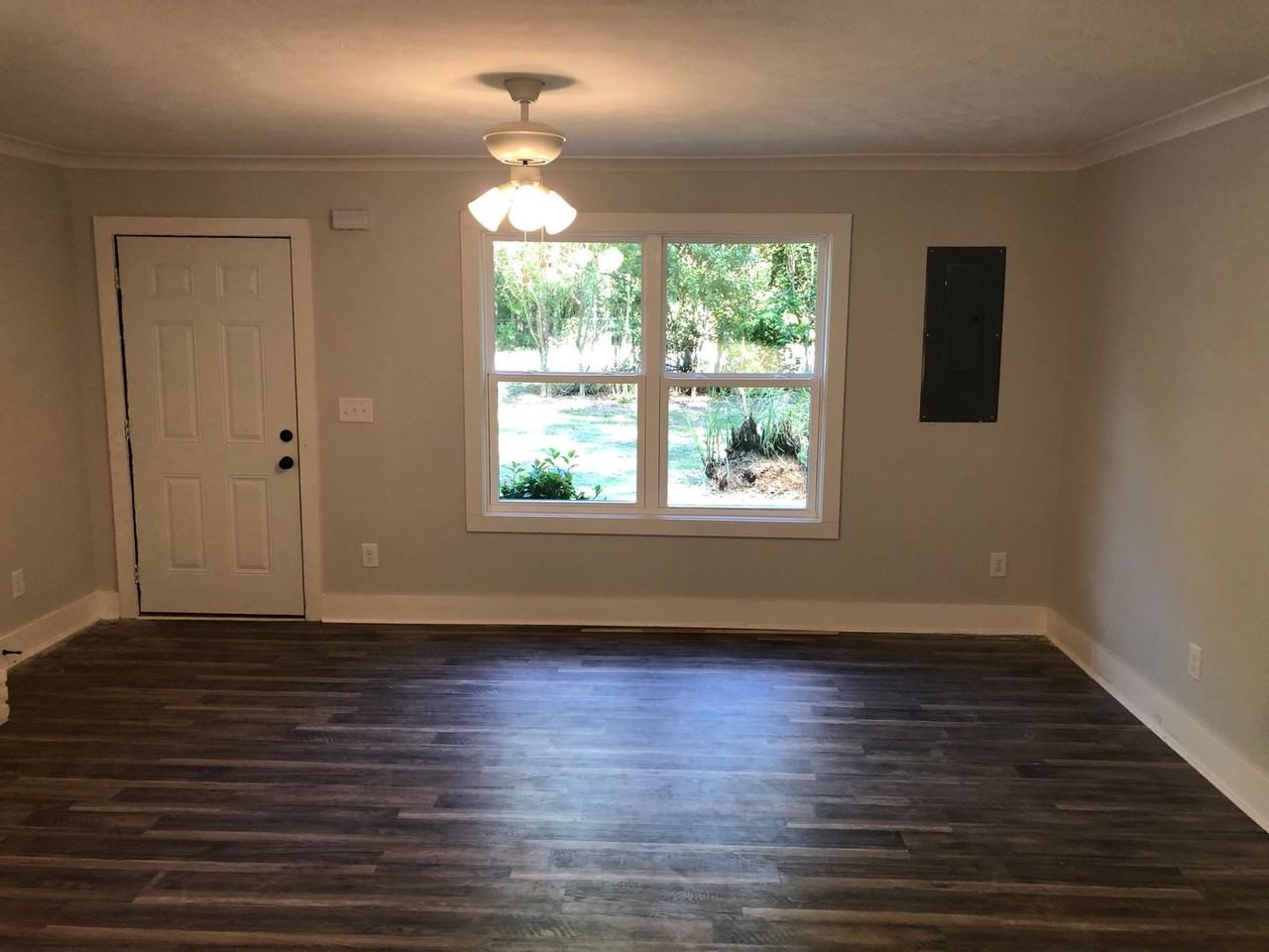 720 Terry Ln - Photo 2 of 21