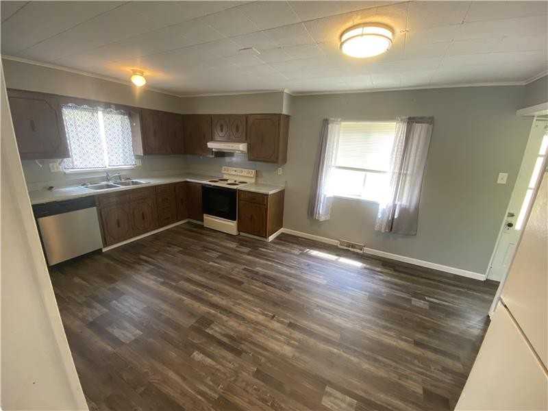 2708 Cleveland Ave - Photo 2 of 9