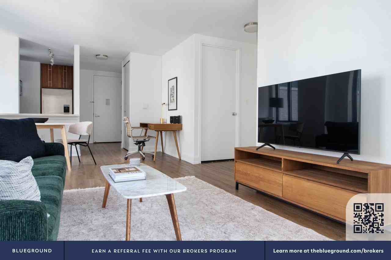 290 3rd Avenue - Photo 5 of 31