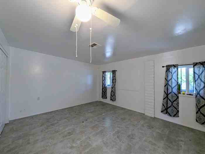 6902 W Wilshire Dr - Photo 2 of 50