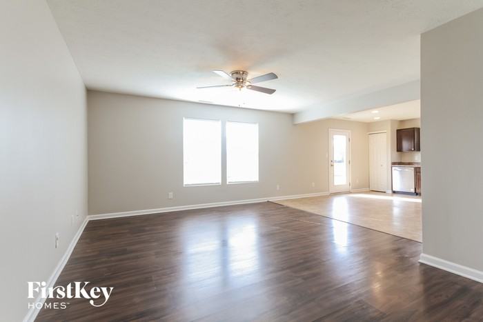 919 Olmsted Ct - Photo 2 of 11