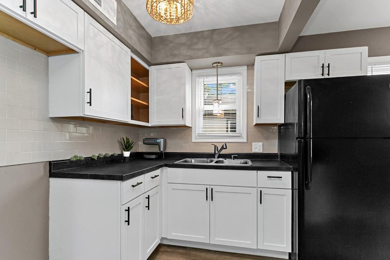 5363 N 66th St - Photo 3 of 31