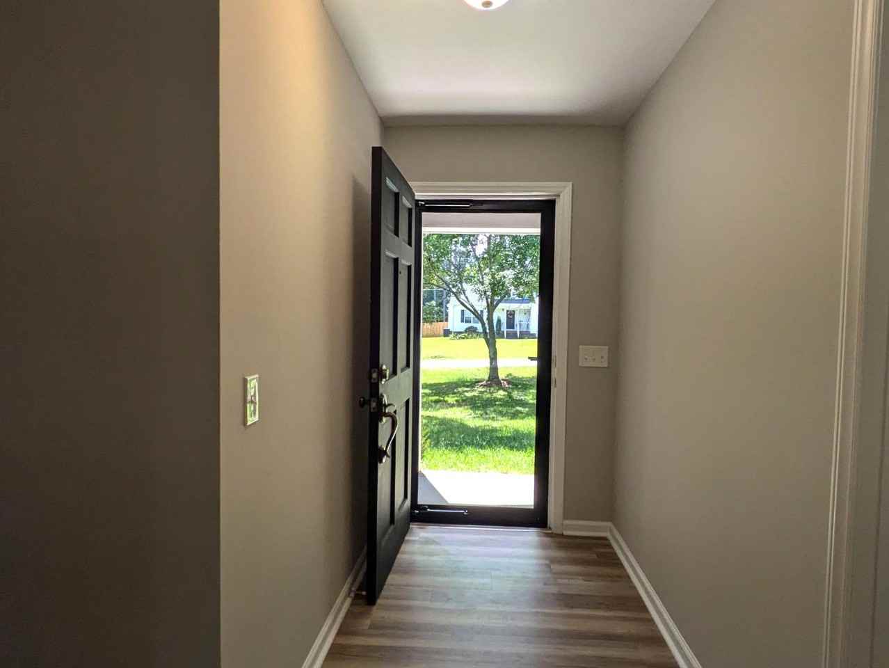 929 Greenbriar Dr - Photo 3 of 25