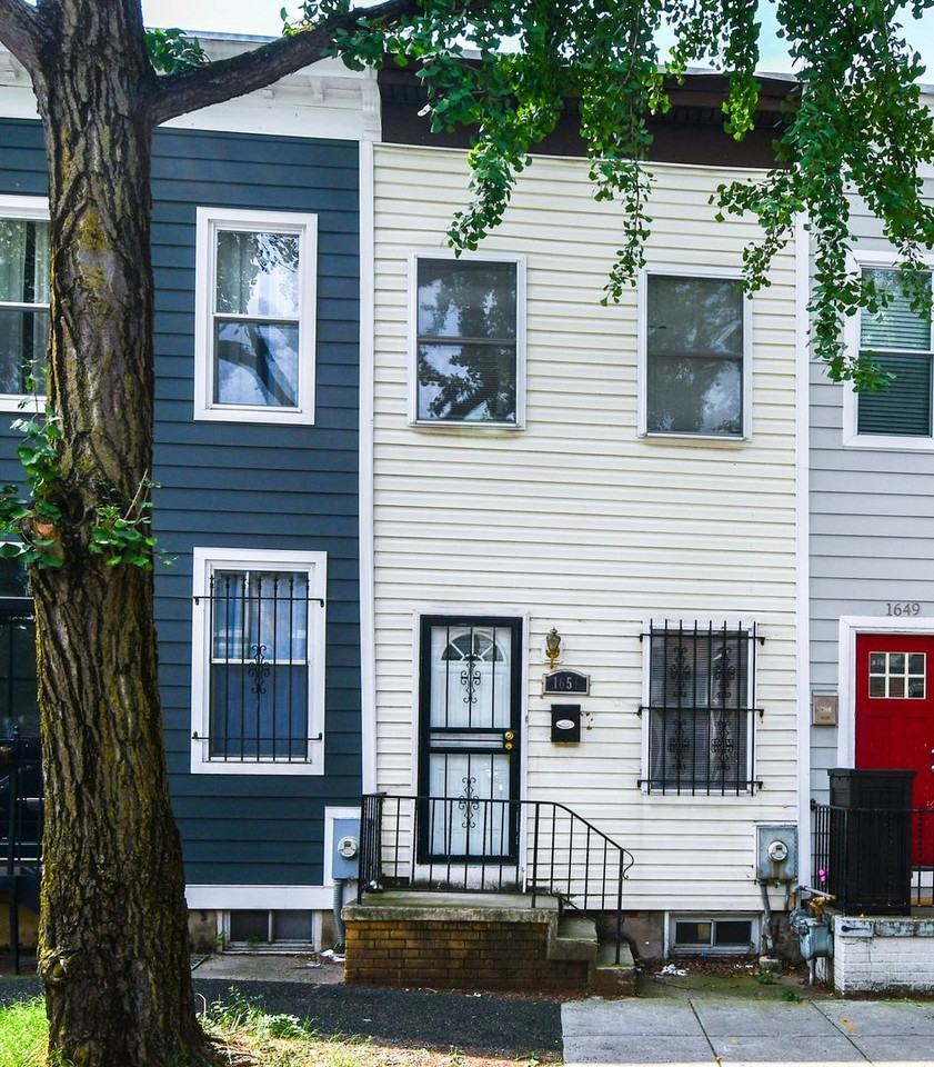1651 Gales St Ne - Photo 2 of 44