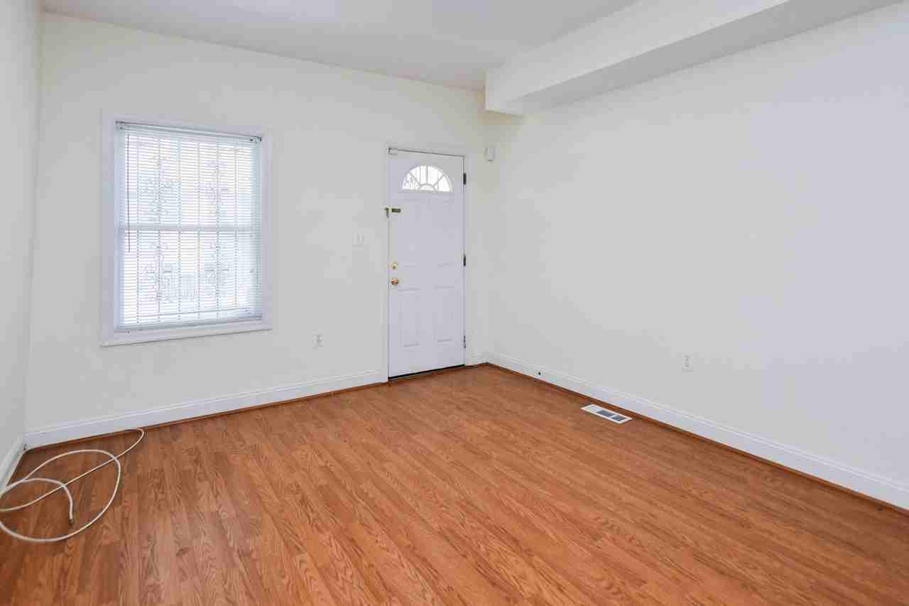 1651 Gales St Ne - Photo 3 of 44