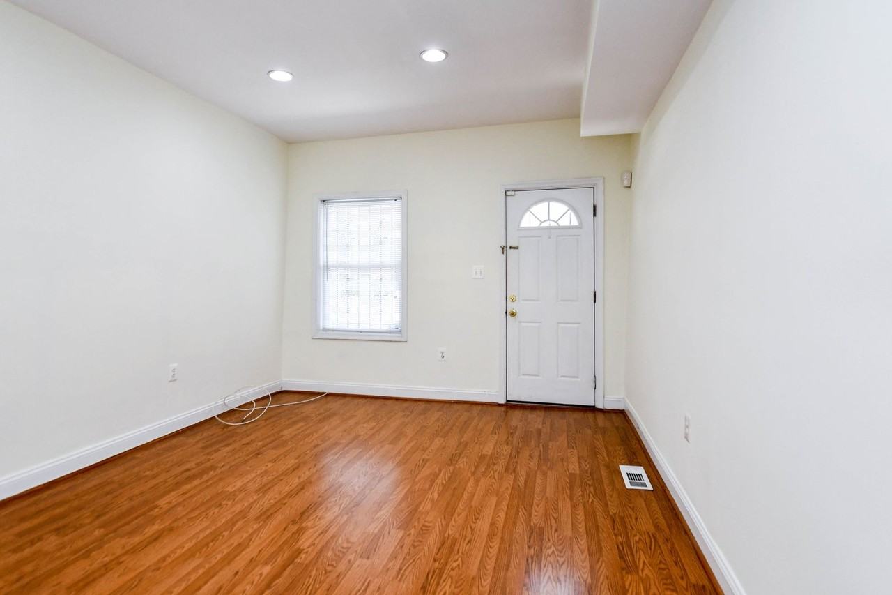 1651 Gales St Ne - Photo 5 of 44