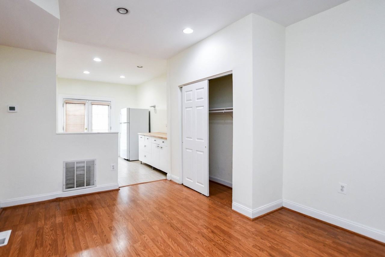 1651 Gales St Ne - Photo 6 of 44