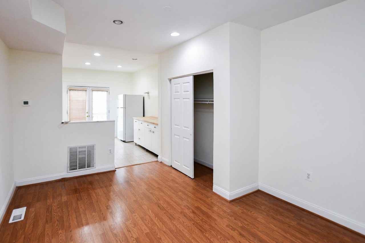 1651 Gales St Ne - Photo 7 of 44