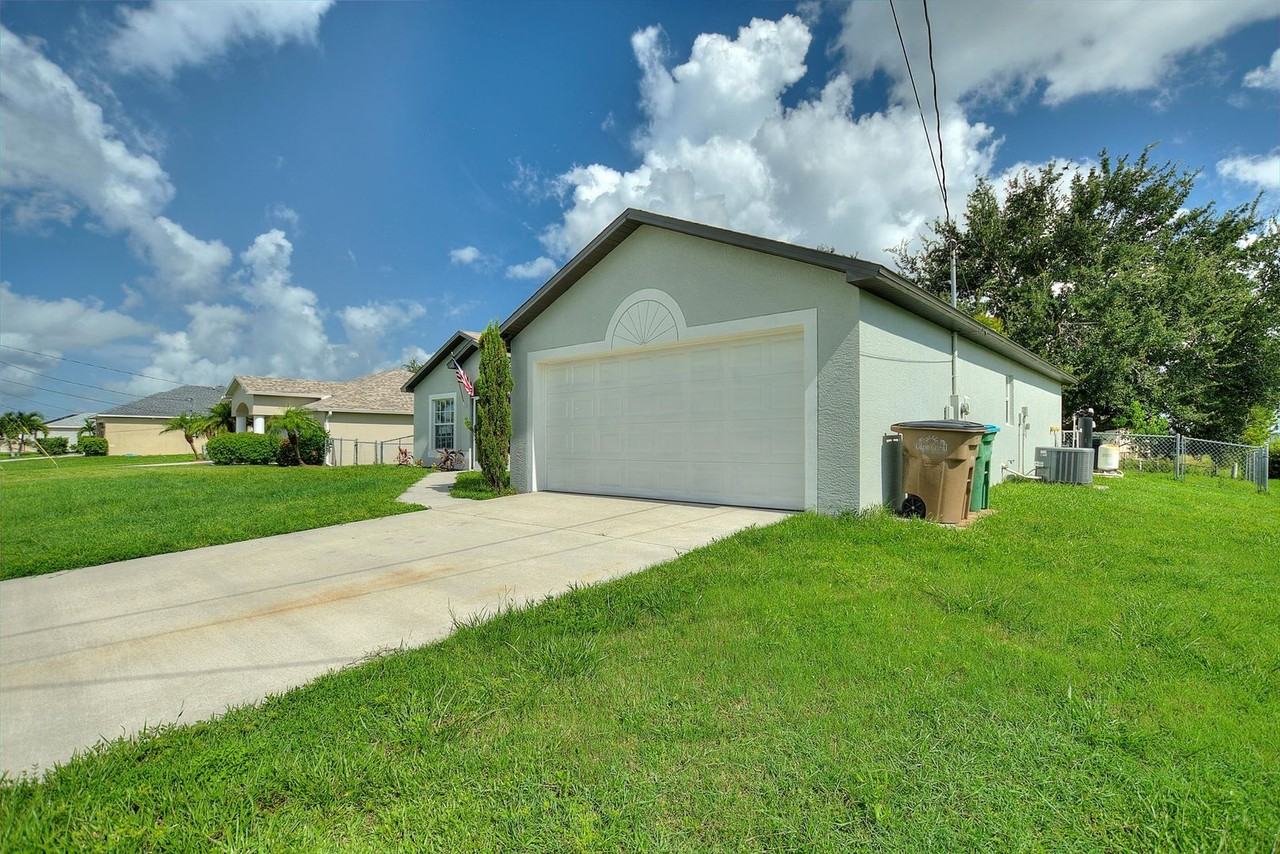 919 Nw 12th Ter - Photo 4 of 36