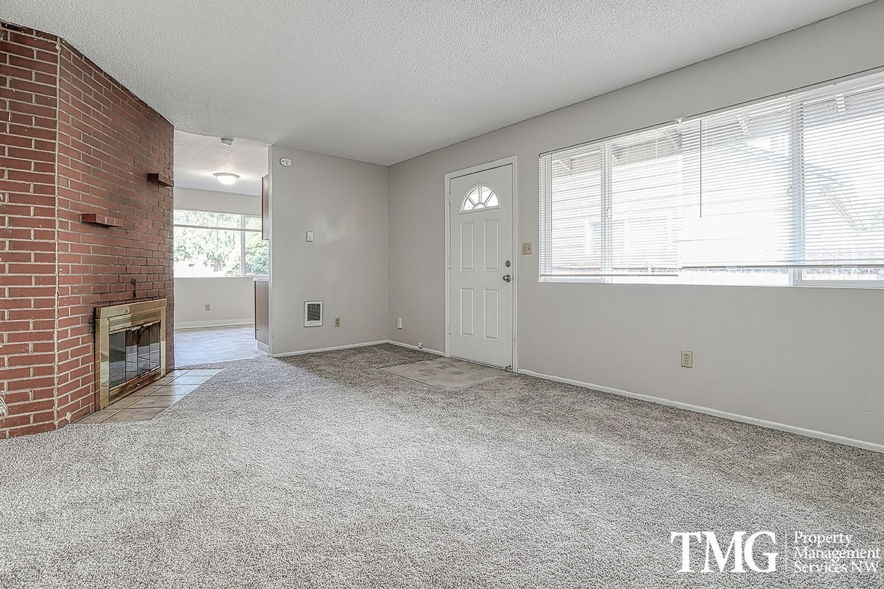 3019 S St - Photo 2 of 20