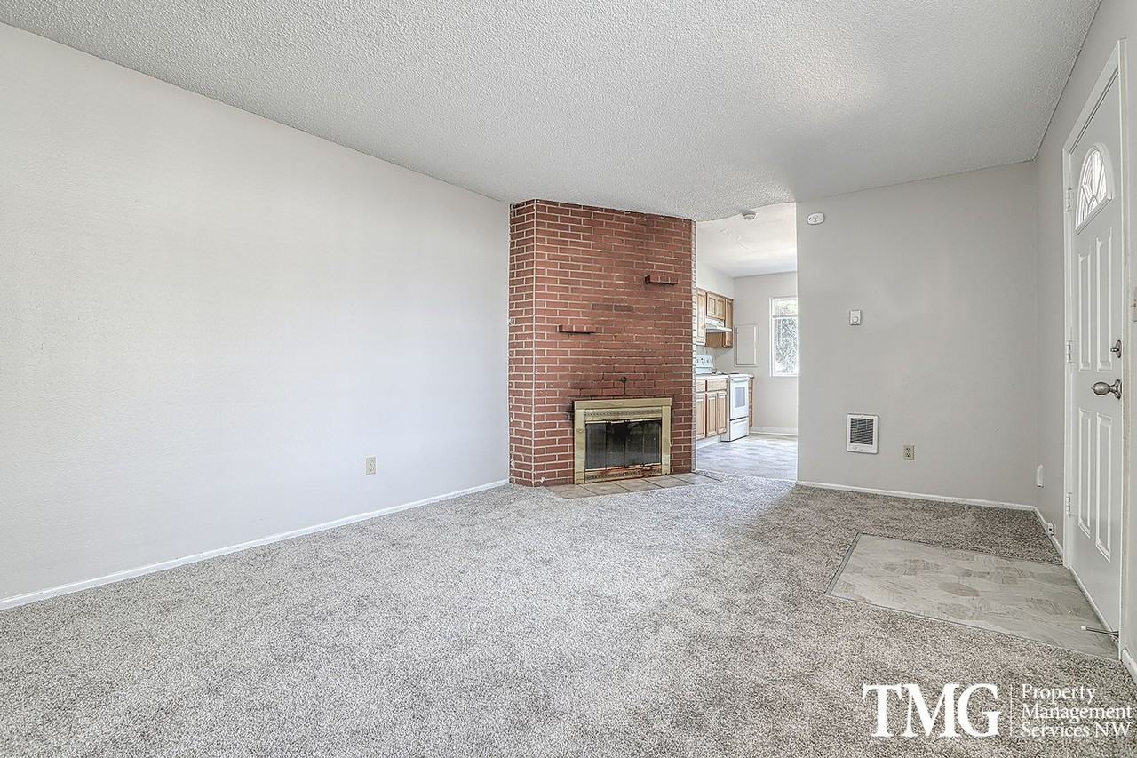 3019 S St - Photo 3 of 20