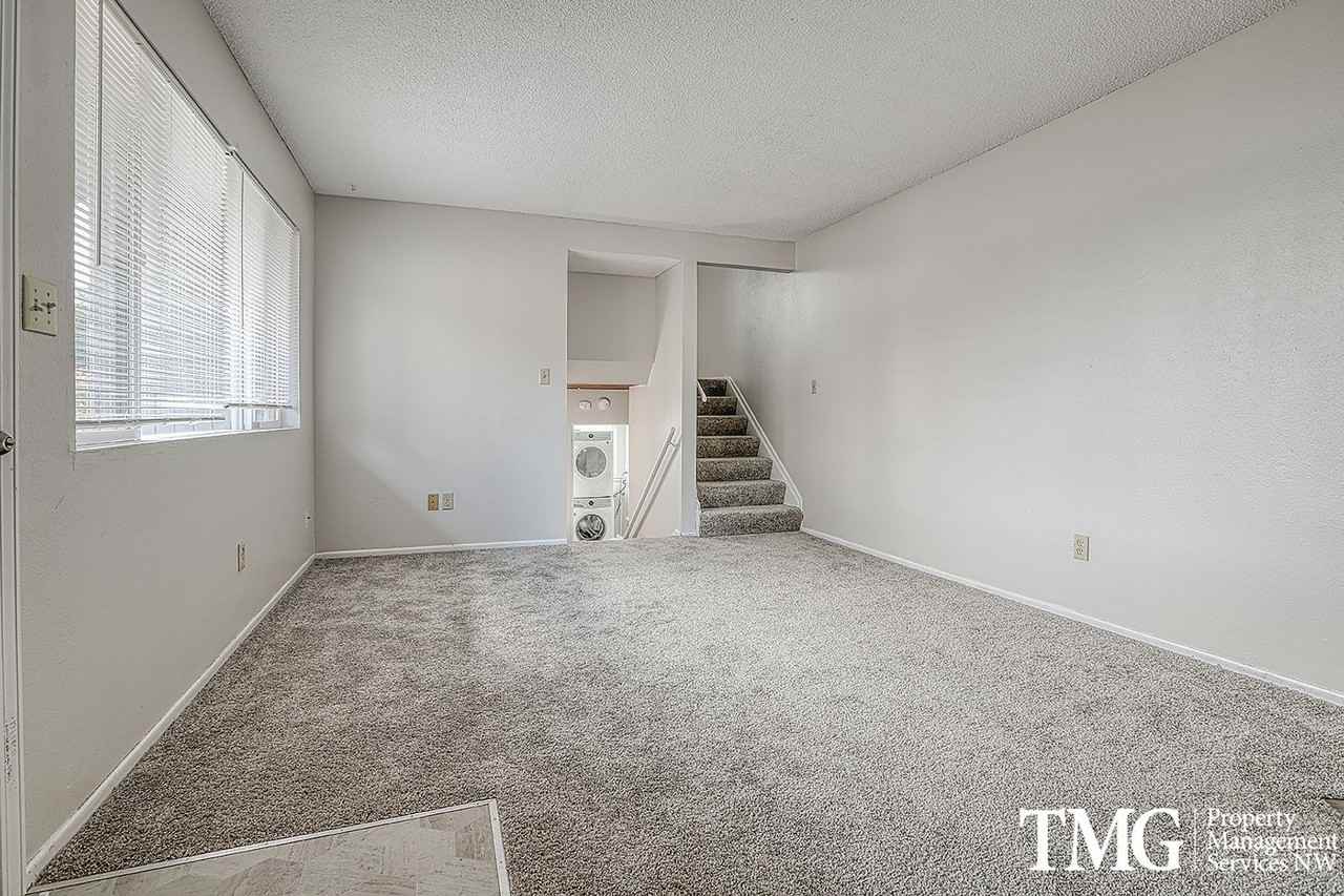 3019 S St - Photo 4 of 20