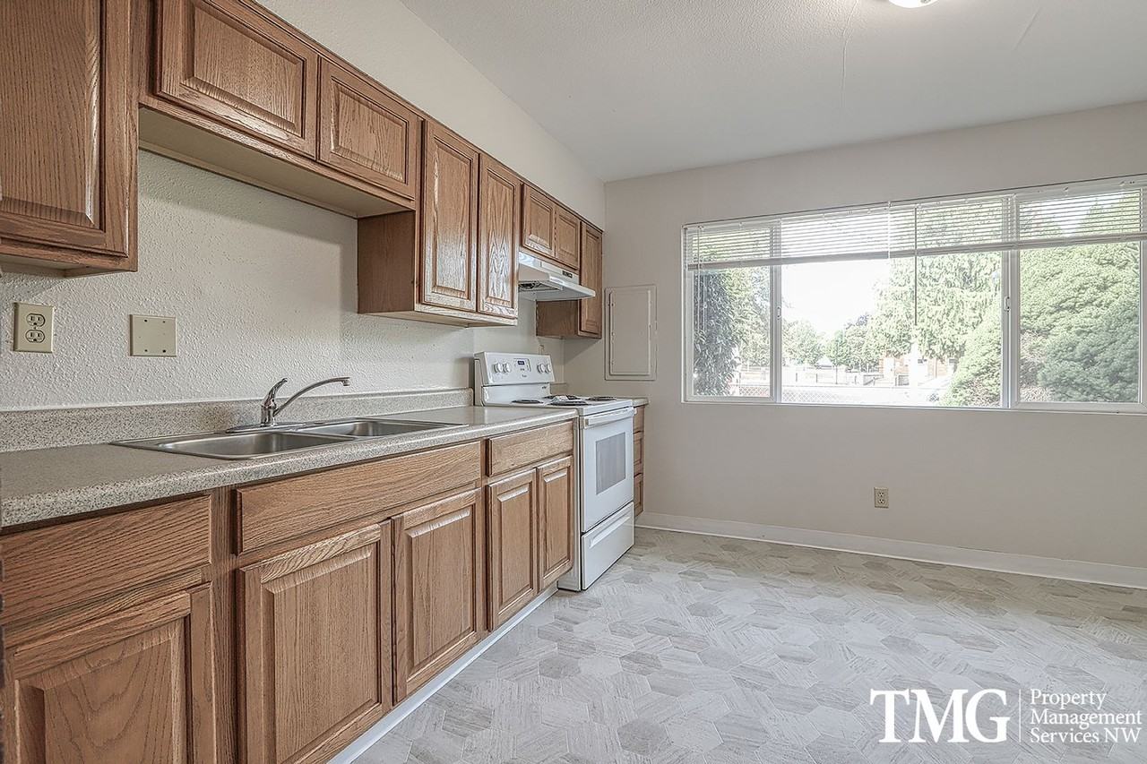 3019 S St - Photo 6 of 20