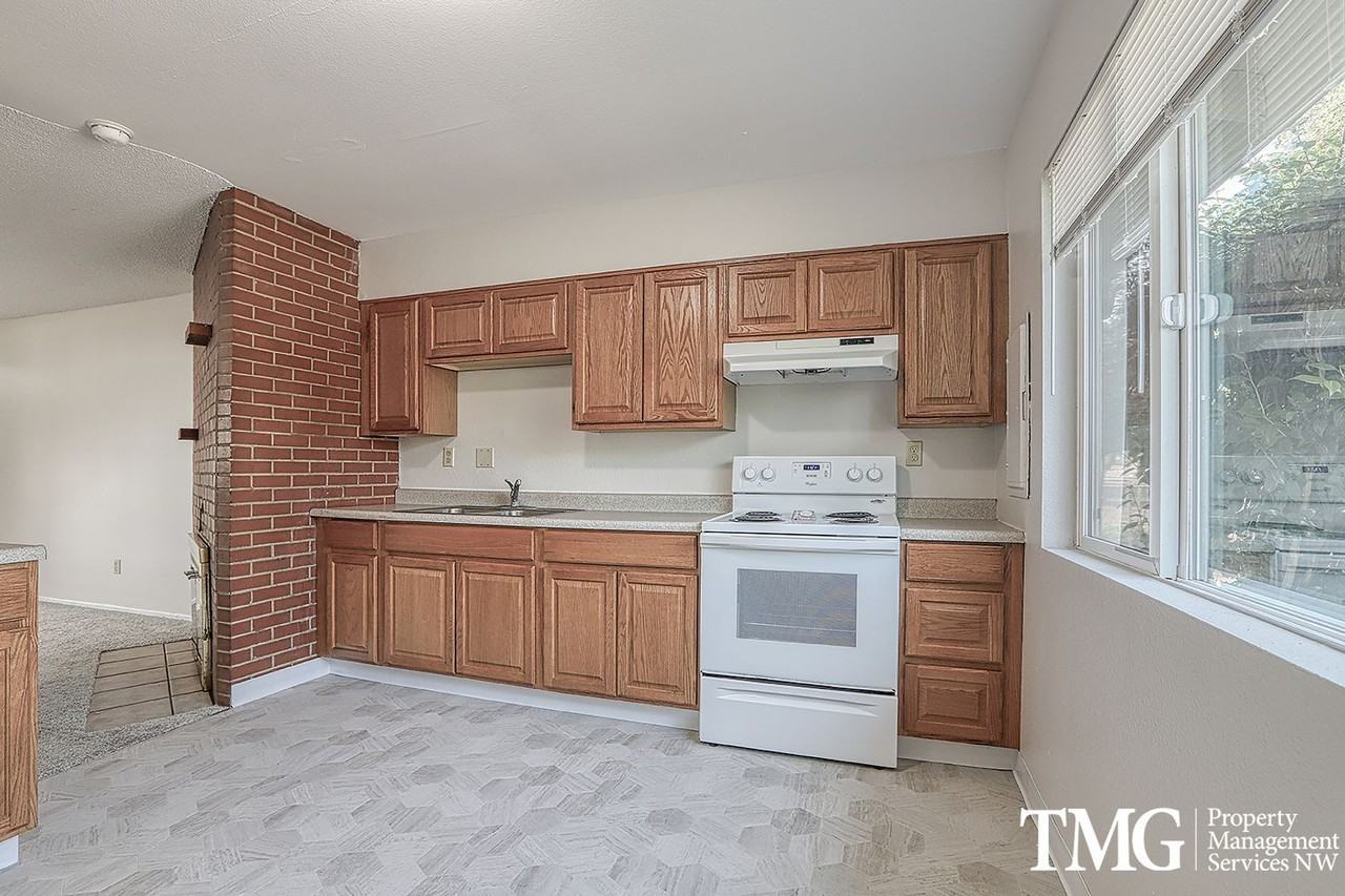 3019 S St - Photo 7 of 20