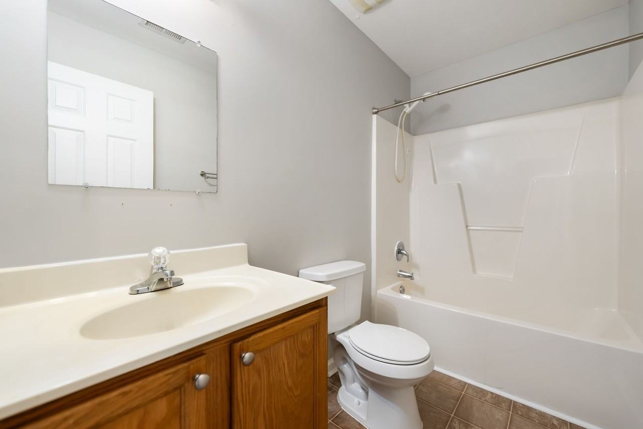 2306 N Oak Ridge Blvd - Photo 2 of 19