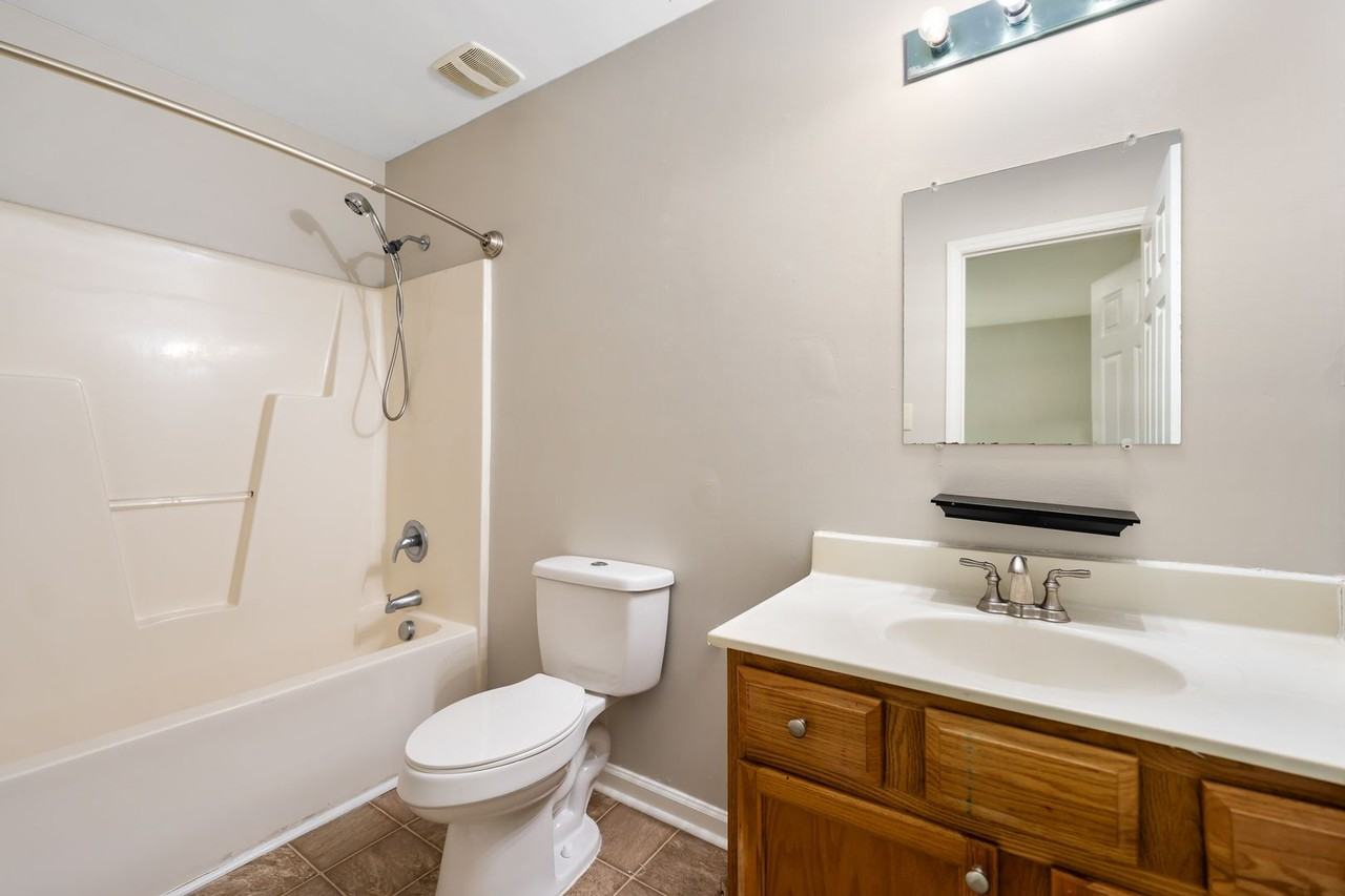 2306 N Oak Ridge Blvd - Photo 3 of 19
