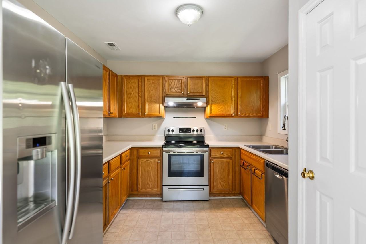 2306 N Oak Ridge Blvd - Photo 4 of 19