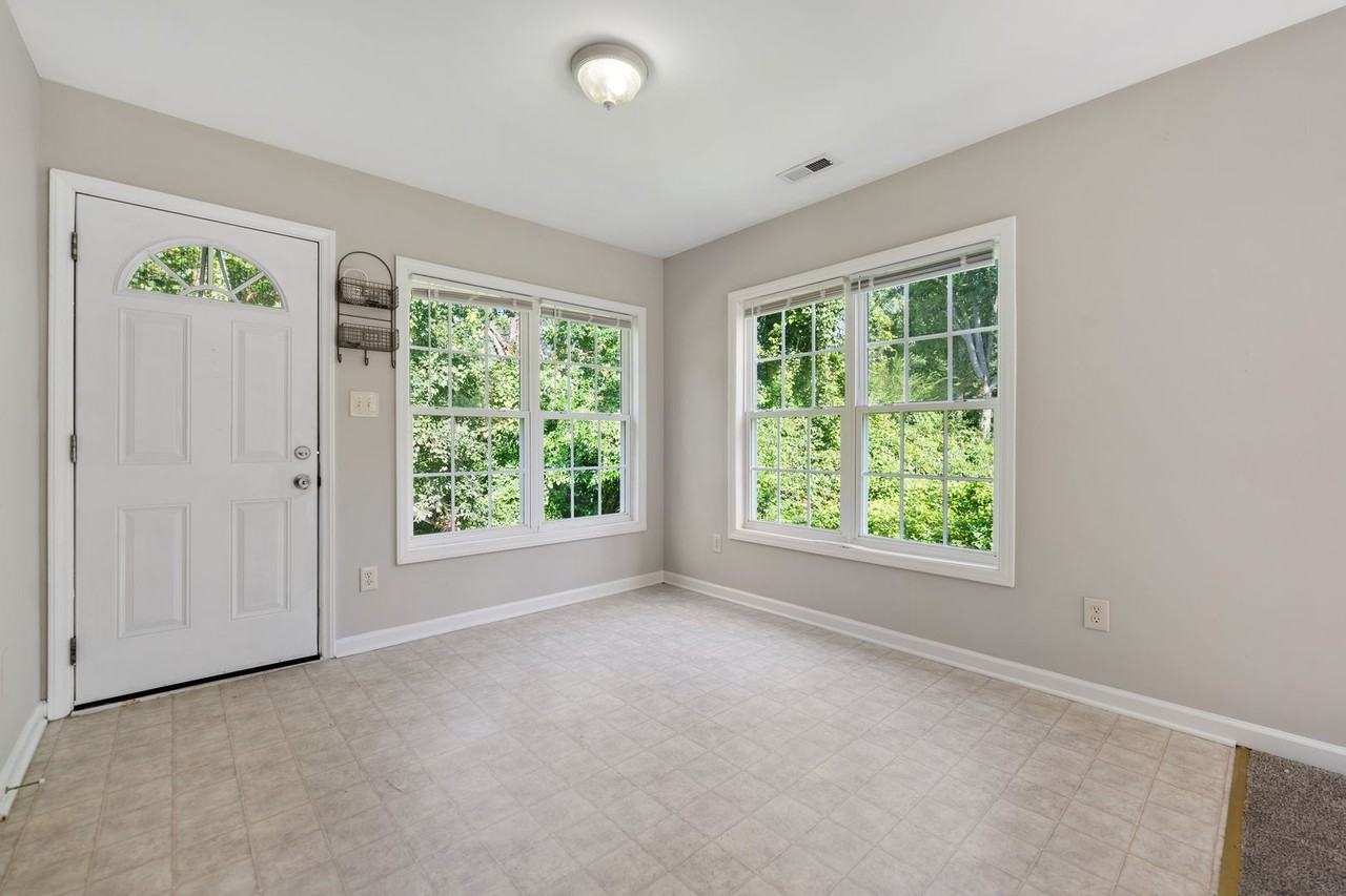 2306 N Oak Ridge Blvd - Photo 5 of 19