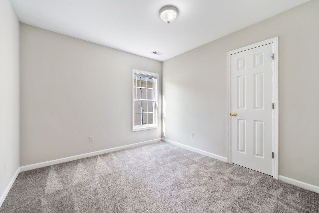 2306 N Oak Ridge Blvd - Photo 6 of 19