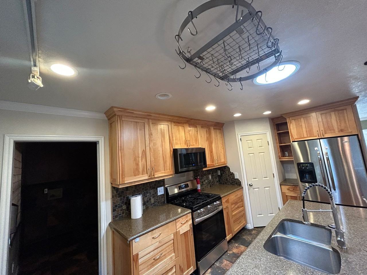 1513 E 300 S - Photo 4 of 13