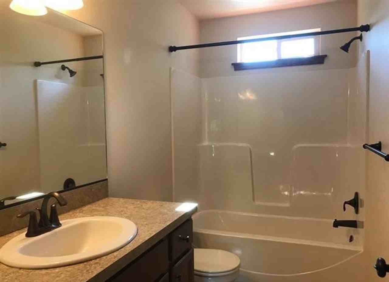 Kin1645-Art2092 - Photo 3 of 22