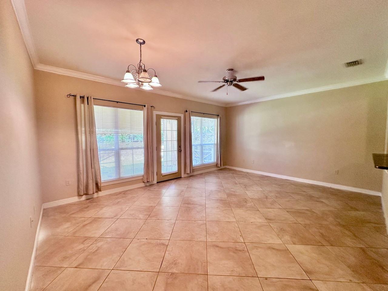 407 Twin Lakes Ln - Photo 4 of 25