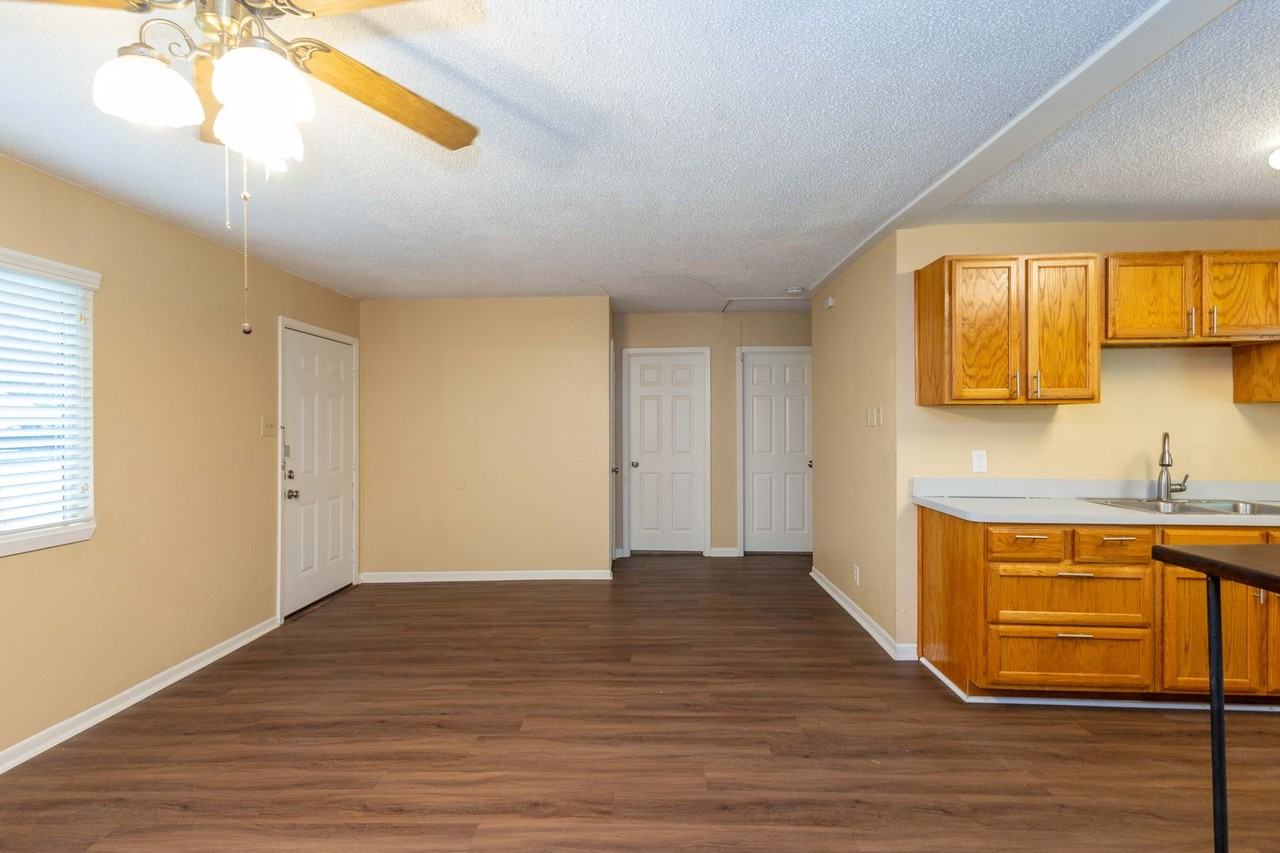 1515 Amelia St - Photo 2 of 25