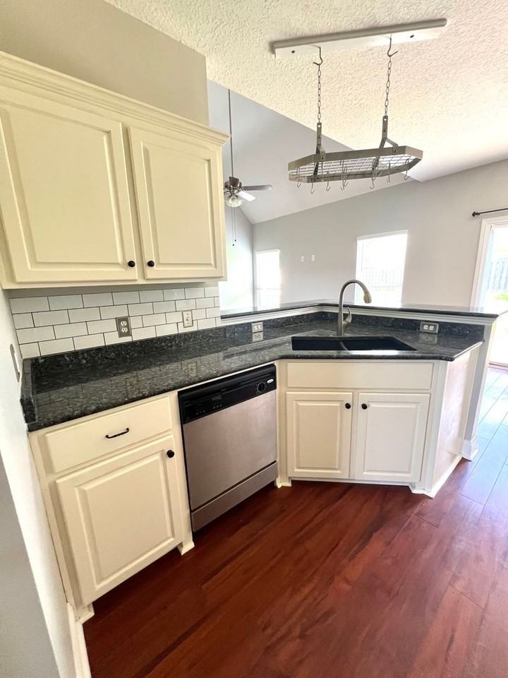 164 Scarlett Ln - Photo 6 of 14