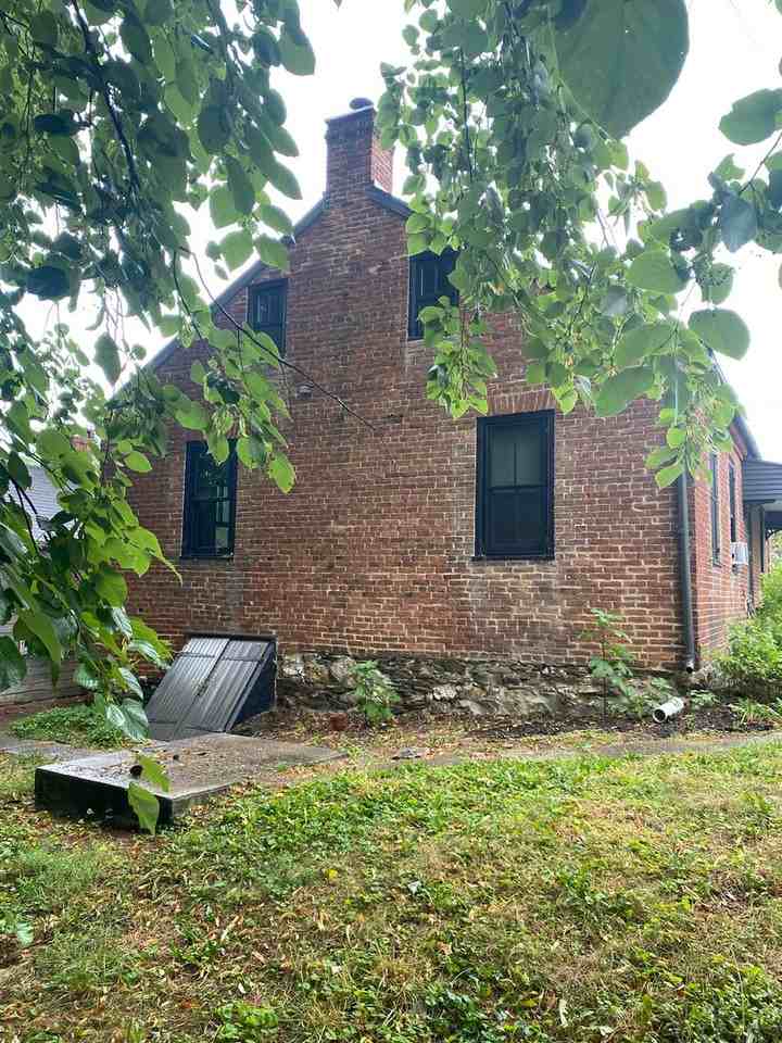 898 Menges Mills Rd - Photo 3 of 31