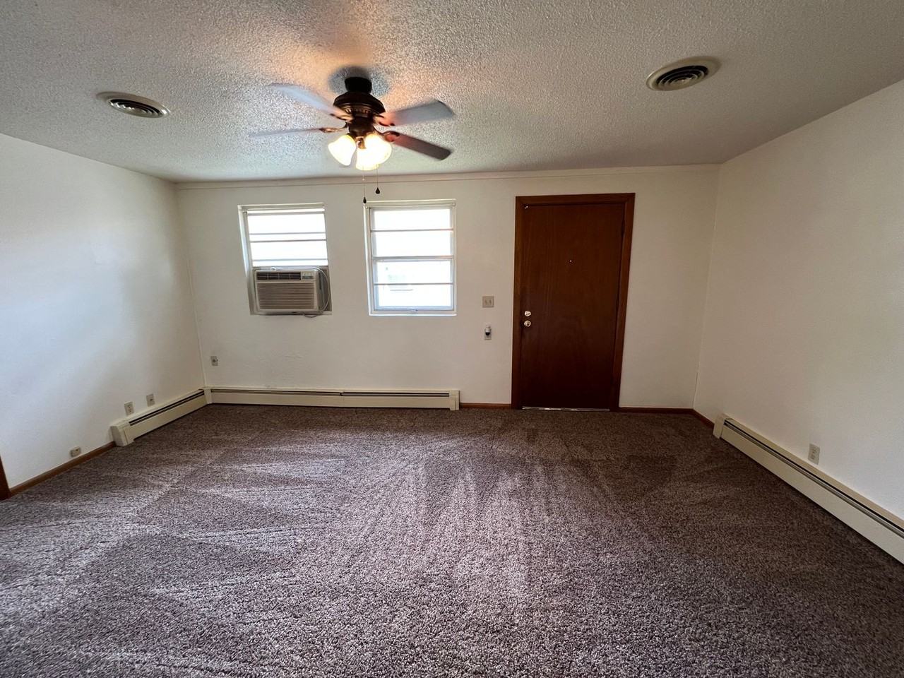 824-824.5 W 11th - Photo 3 of 9