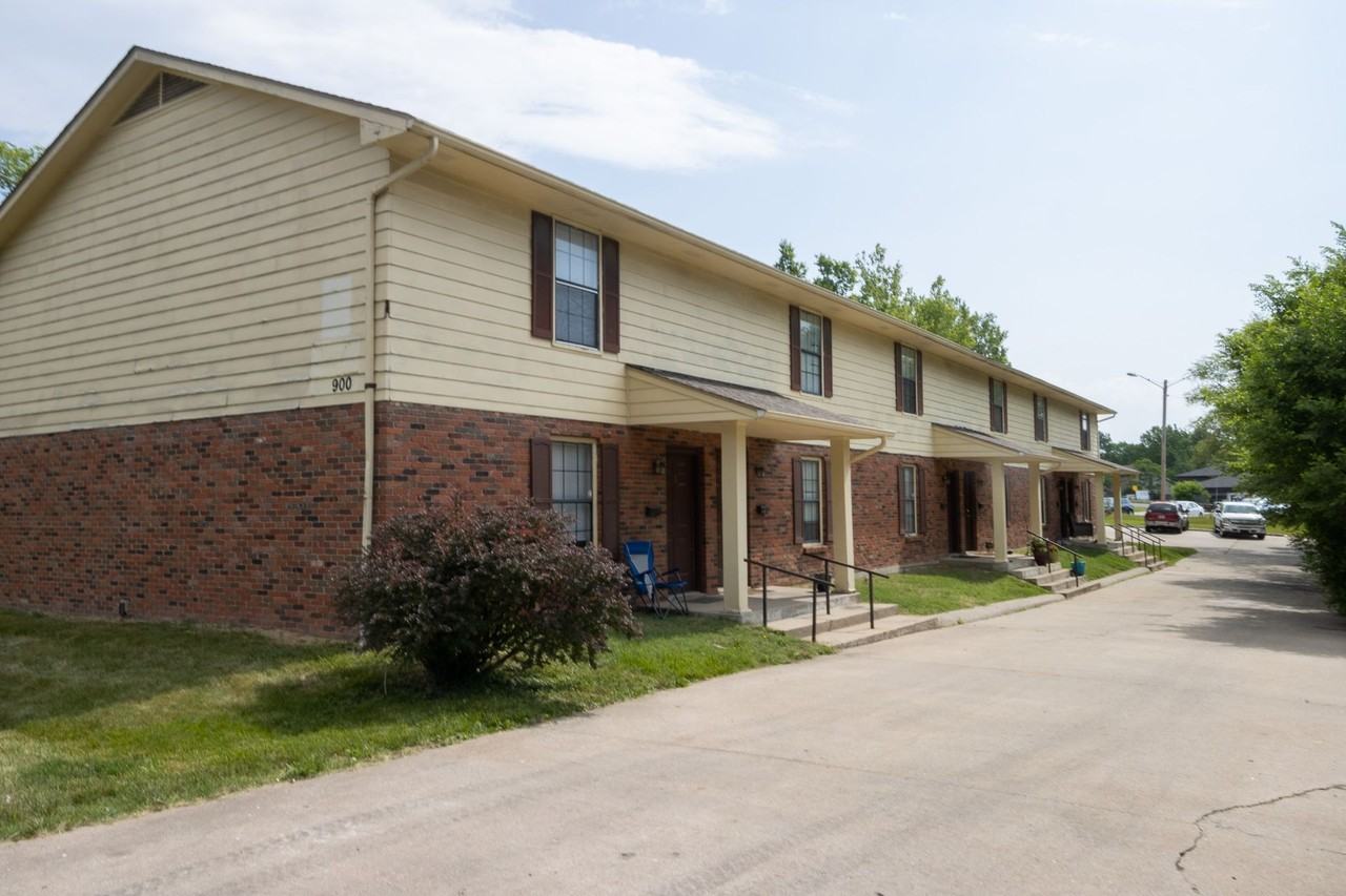 900 Moss St - Photo 2 of 5