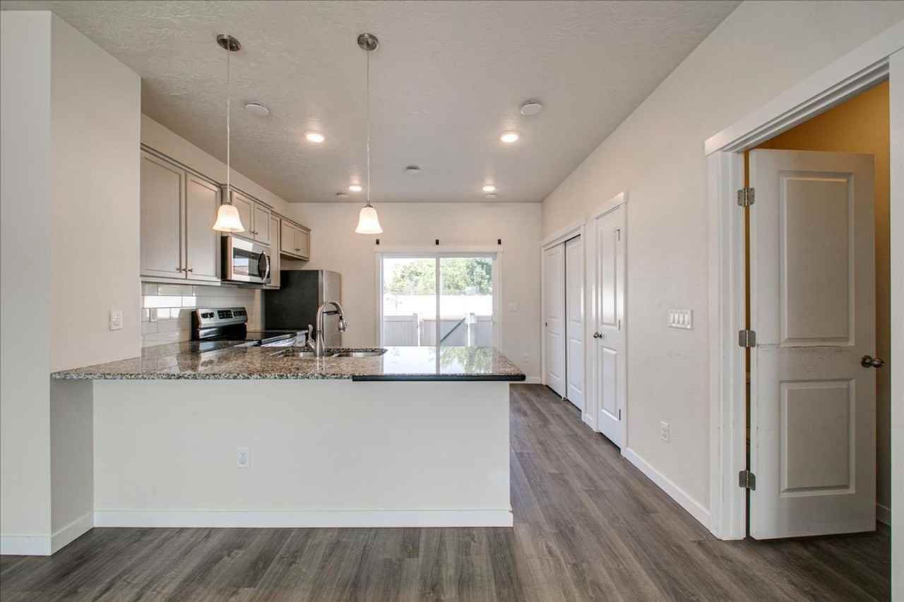 10756 W Brownstone Ln - Photo 5 of 27