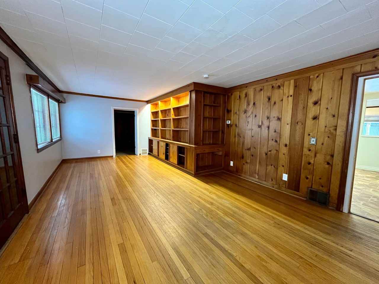 1337 6th Ave - Photo 3 of 25